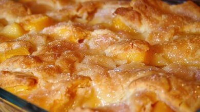 Peach Cobbler Delight: An Easy and Delicious Homemade Dessert