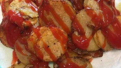 Golden Fried Potato Slices with Ketchup – A Quick and Tasty Snack